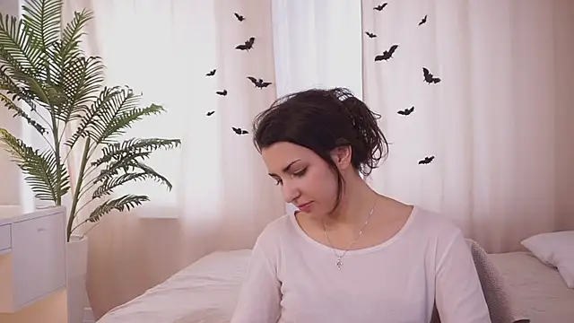 DovieMascall online show from November 21, 2025, 7:29 am