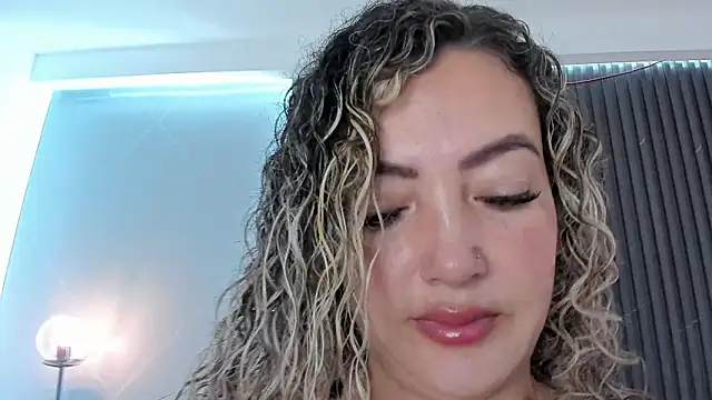 mia dollce online show from March 11, 2026, 10:53 am