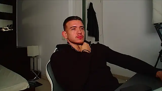 Snapshot of ElijahThorne chatting on November 25, 2025, 5:52 am ElijahThorne online show from November 25, 2025, 5:52 am