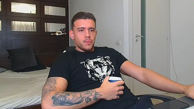 ElijahThorne online show from January 19, 2026, 5:11 am