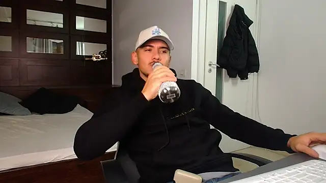 ElijahThorne online show from February 9, 2026, 5:49 am