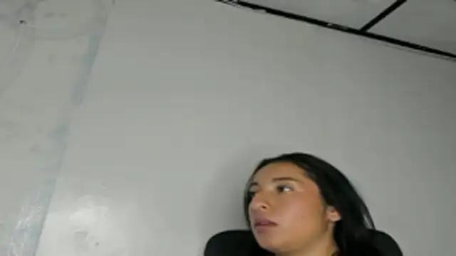 kira-stormm online show from March 17, 2026, 1:36 pm