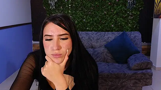 lovely alaitz online show from November 24, 2025, 1:55 pm