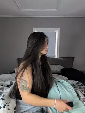 LexiLuxi online show from December 2, 2025, 8:54 pm