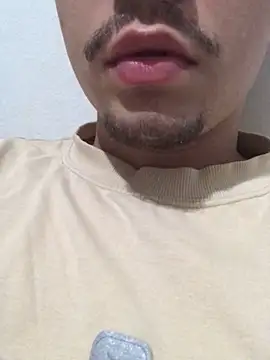 vitorwez online show from November 28, 2025, 3:07 am