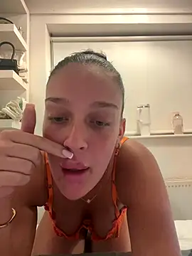 Kerysmae online show from December 13, 2025, 8:04 pm