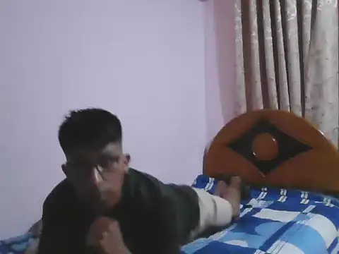 LUISxtlv2 online show from November 26, 2025, 12:10 am