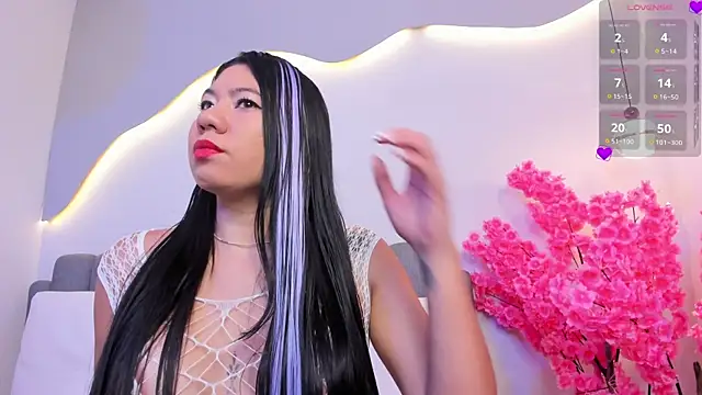 lunaa hart online show from April 6, 2026, 8:32 pm