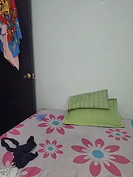 mila curvy online show from December 19, 2025, 5:54 am