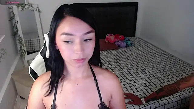Ariel Laurentt online show from June 19, 2026, 4:18 am