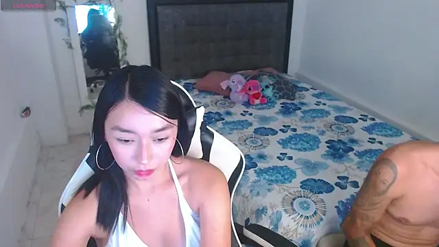 Ariel Laurentt online show from July 13, 2026, 2:44 am
