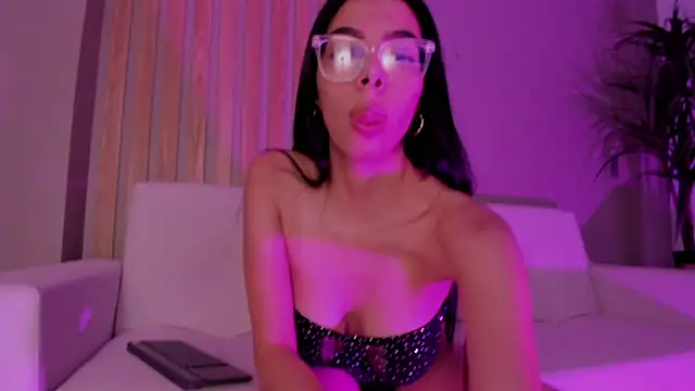 kinkyy   online show from November 21, 2025, 7:57 pm