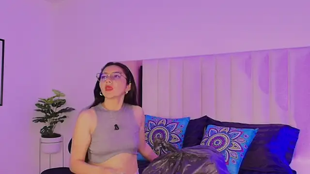 Mara Wolf01 online show from December 15, 2025, 8:36 pm