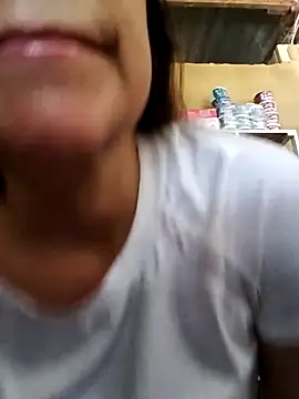 Snapshot of MIA-LARIOS chatting on April 27, 2026, 3:21 pm MIA-LARIOS online show from April 27, 2026, 3:21 pm