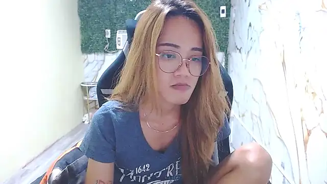 imadriana12 online show from November 25, 2025, 8:47 am