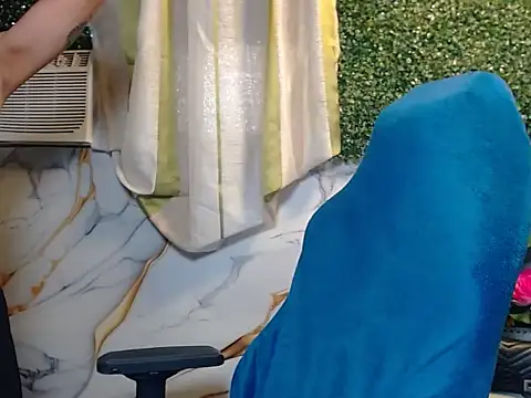 imadriana12 online show from December 4, 2025, 5:56 pm