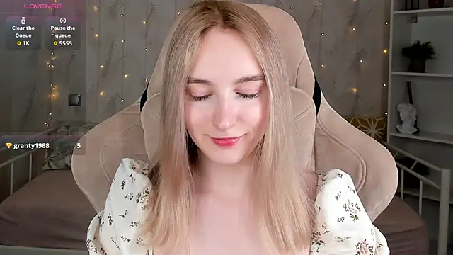 Shy Polly online show from April 14, 2026, 12:04 am