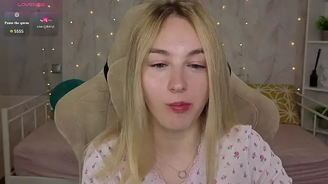 Shy Polly online show from July 27, 2026, 12:50 am