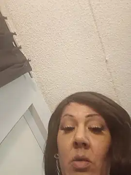 Adrianna505 online show from November 25, 2025, 4:35 am