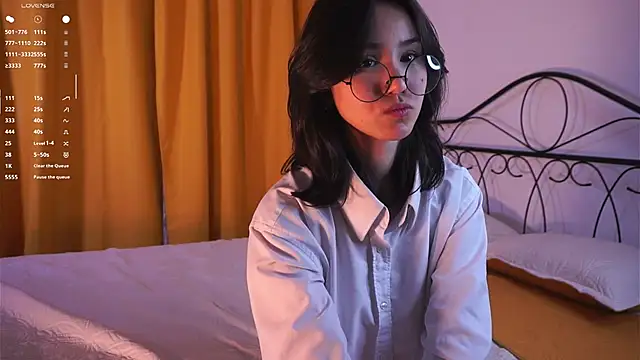 StaciaBratz online show from November 21, 2025, 7:02 pm