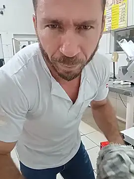 RobertoLuiz84 online show from May 6, 2026, 5:06 pm