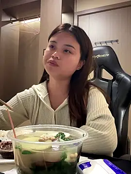 Snapshot of Toffee-00 chatting on December 20, 2025, 6:05 am Toffee-00 online show from December 20, 2025, 6:05 am