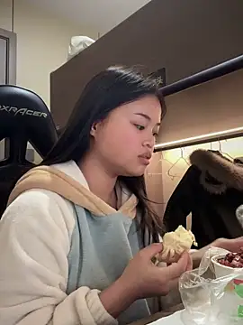 Snapshot of Toffee-00 chatting on January 7, 2026, 10:09 am Toffee-00 online show from January 7, 2026, 10:09 am