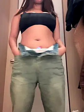 Snapshot of Toffee-00 chatting on December 23, 2025, 7:51 am Toffee-00 online show from December 23, 2025, 7:51 am