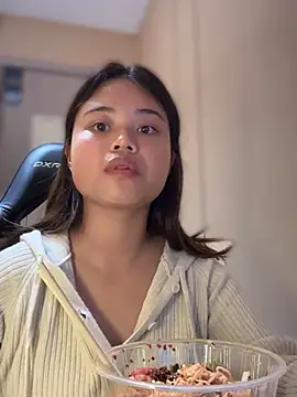 Snapshot of Toffee-00 chatting on December 3, 2025, 11:42 am Toffee-00 online show from December 3, 2025, 11:42 am