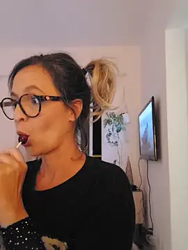 Snapshot of KnotBabe chatting on November 26, 2025, 4:34 am KnotBabe online show from November 26, 2025, 4:34 am