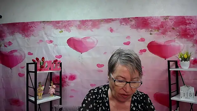 OlgaLuck online show from April 15, 2026, 5:35 am