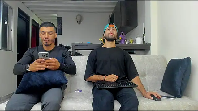 heteros curious online show from November 24, 2025, 9:59 pm