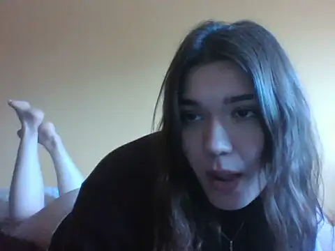 frutillitaaok  online show from July 7, 2026, 7:39 pm