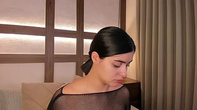 SarhaVega online show from March 6, 2026, 12:33 pm