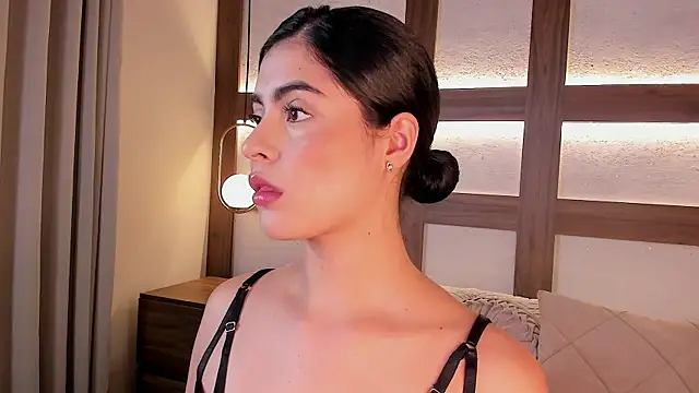 SarhaVega online show from November 30, 2025, 2:07 pm