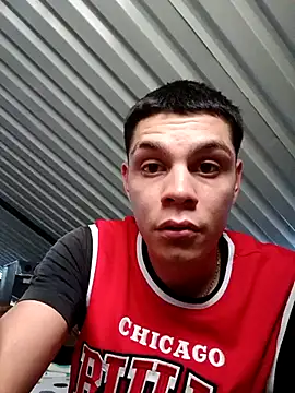 sebastianfelipe online show from June 19, 2026, 9:31 pm
