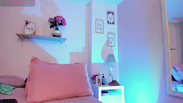 LauraRaider online show from March 7, 2026, 8:03 pm