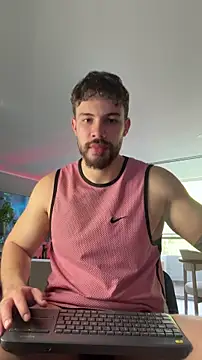 Snapshot of Valenthino_Salvatore chatting on May 6, 2026, 10:14 pm Valenthino Salvatore online show from May 6, 2026, 10:14 pm