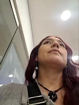 Eveeelyn25 online show from February 13, 2026, 12:10 am