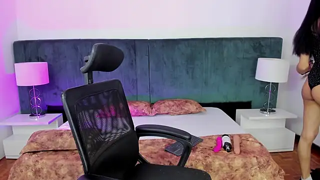 Snapshot of CleoColliva_ chatting on February 11, 2026, 4:34 am CleoColliva online show from February 11, 2026, 4:34 am