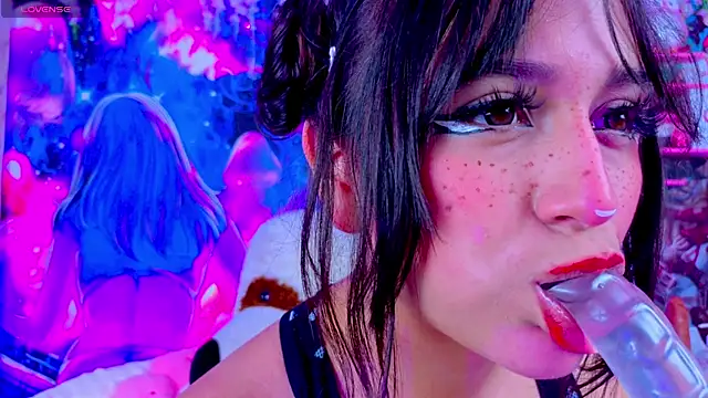 kitty niki online show from December 16, 2025, 8:35 pm