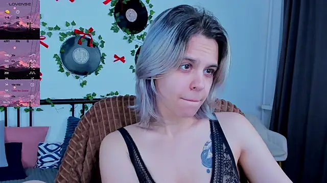 LiraBelle online show from June 5, 2026, 3:22 am