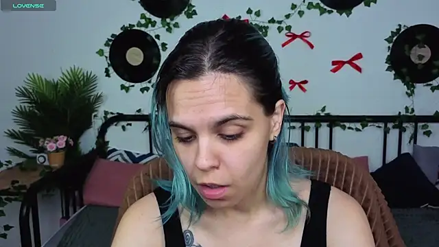 LiraBelle online show from July 3, 2026, 3:02 am