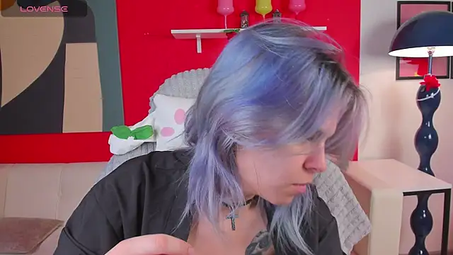 LiraBelle online show from April 6, 2026, 3:02 am