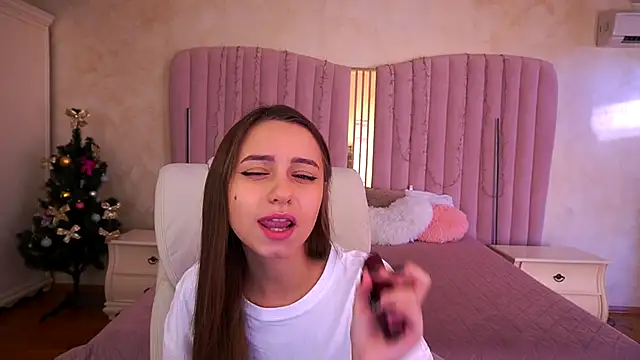 TinyNatalie online show from December 16, 2025, 8:18 am