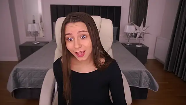 TinyNatalie online show from December 15, 2025, 2:39 am