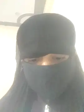 Qxriya online show from November 25, 2025, 5:02 pm