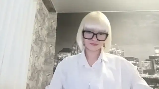 ElenoreVogtman online show from November 27, 2025, 6:25 am