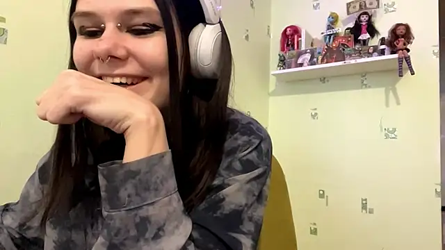 Snapshot of TraceeSchutt chatting on November 30, 2025, 12:39 pm TraceeSchutt online show from November 30, 2025, 12:39 pm