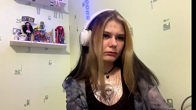 Snapshot of TraceeSchutt chatting on January 14, 2026, 8:34 pm TraceeSchutt online show from January 14, 2026, 8:34 pm